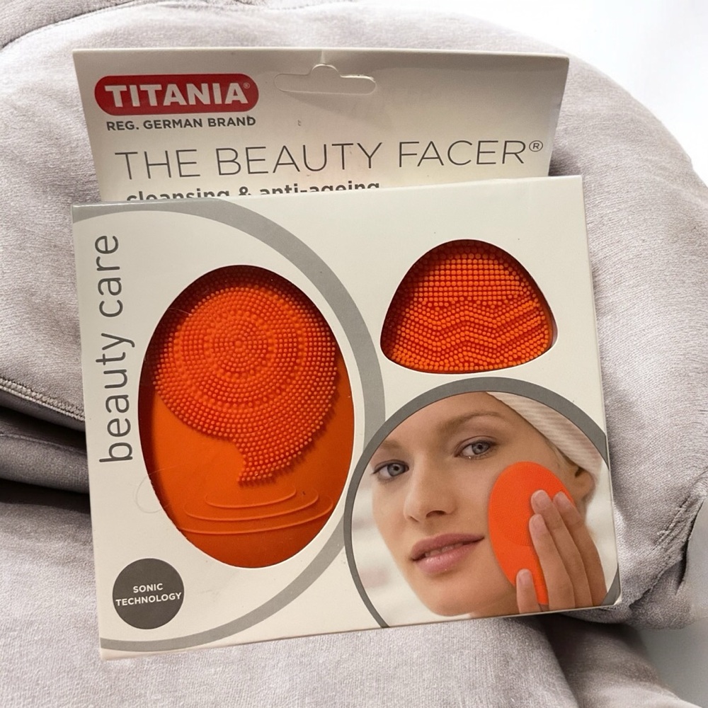 Titania The Beauty Facer Cleansing Tool - Orange